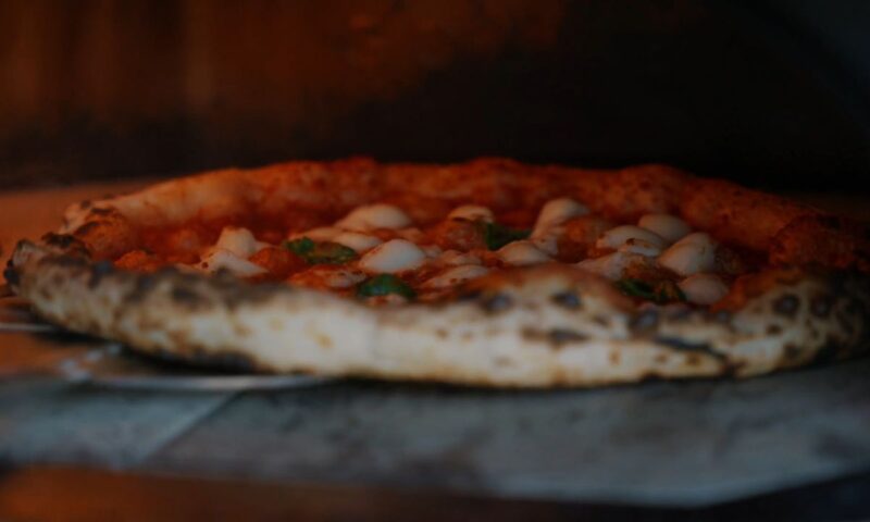 prikaz pice koja se peče